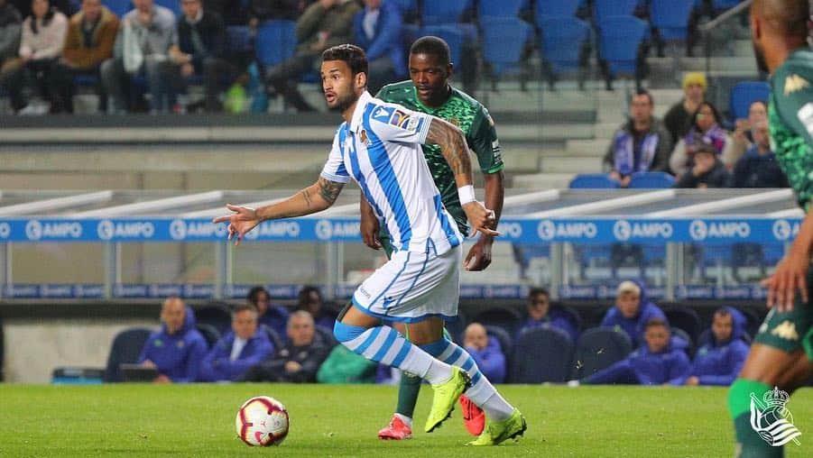 レアル・ソシエダさんのインスタグラム写真 - (レアル・ソシエダInstagram)「#RealSociedad 2-1 Real Betis  AUPA REAL!!!!! 💙⚪️」4月5日 6時19分 - realsociedad