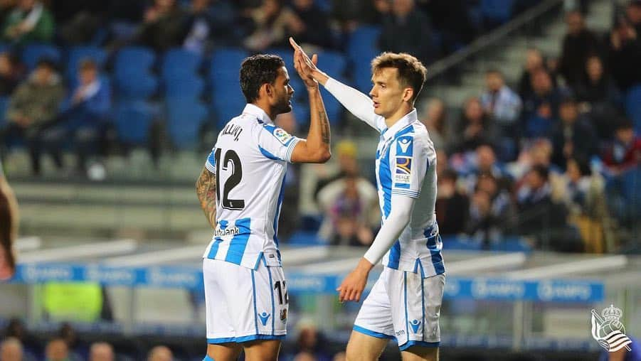 レアル・ソシエダさんのインスタグラム写真 - (レアル・ソシエダInstagram)「#RealSociedad 2-1 Real Betis  AUPA REAL!!!!! 💙⚪️」4月5日 6時19分 - realsociedad