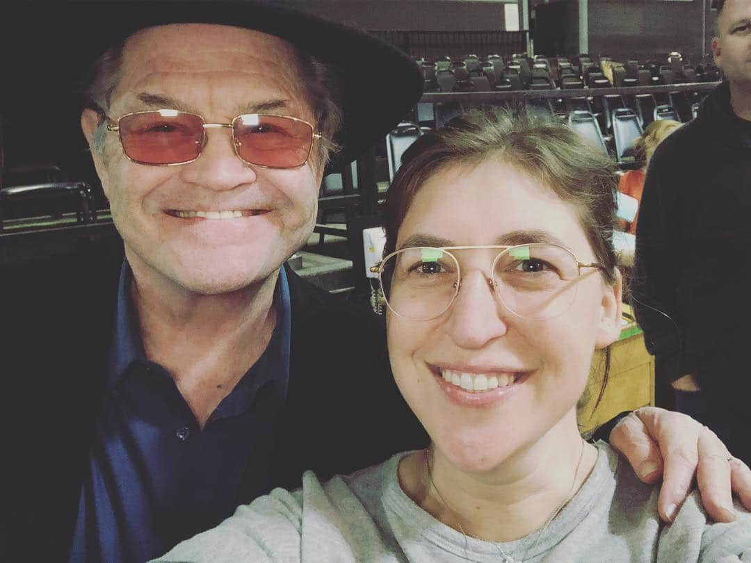 メイム・ビアリクさんのインスタグラム写真 - (メイム・ビアリクInstagram)「I made a complete fool of myself meeting Micky Dolenz (and his lovely sister) today. I am a ridiculously huge fan and watched The Monkees show pretty much religiously as a kid. I cried. Then I started laughing all weird. Then I got an instant headache and couldn’t look him in the eye. Also copious instant sweating. And I hid behind Martha from the props department. What a day!!! #thenisawhisface」4月5日 6時23分 - missmayim