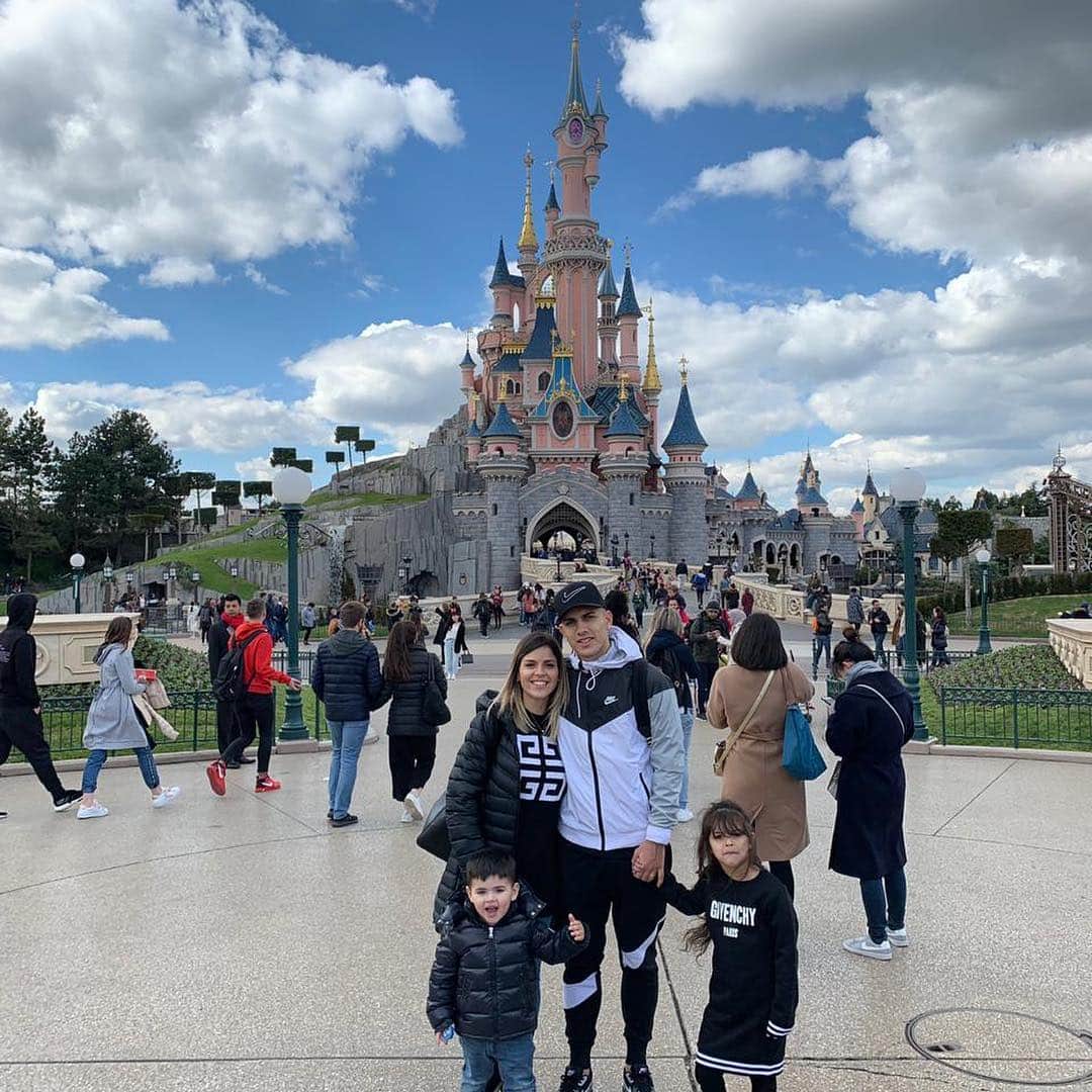 レアンドロ・ダニエル・パレデスのインスタグラム：「Muchas gracias a @disneylandparis ❤️👏🏽 #disneylandparis」