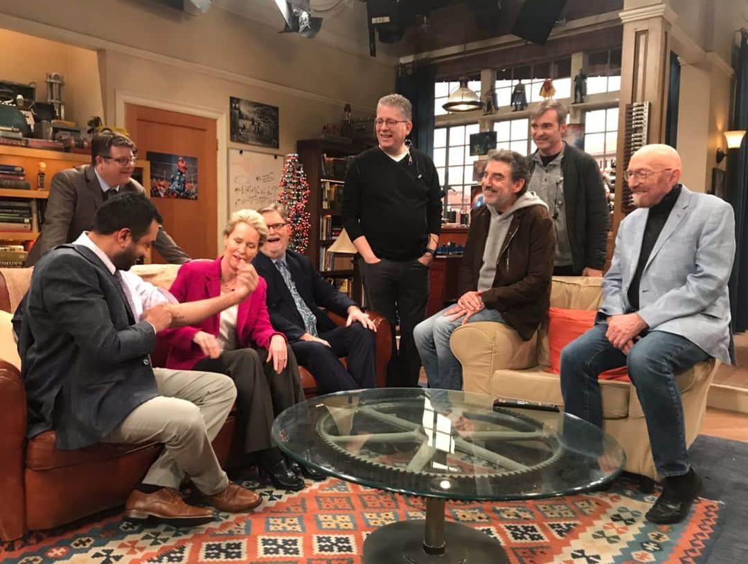 カル・ペンのインスタグラム：「On the set of tonight’s Big Bang Theory nerdily showing three @nobelprize_org laureates my astronomy tattoos. 🛰🚀 8pm tonight on @cbstv!」