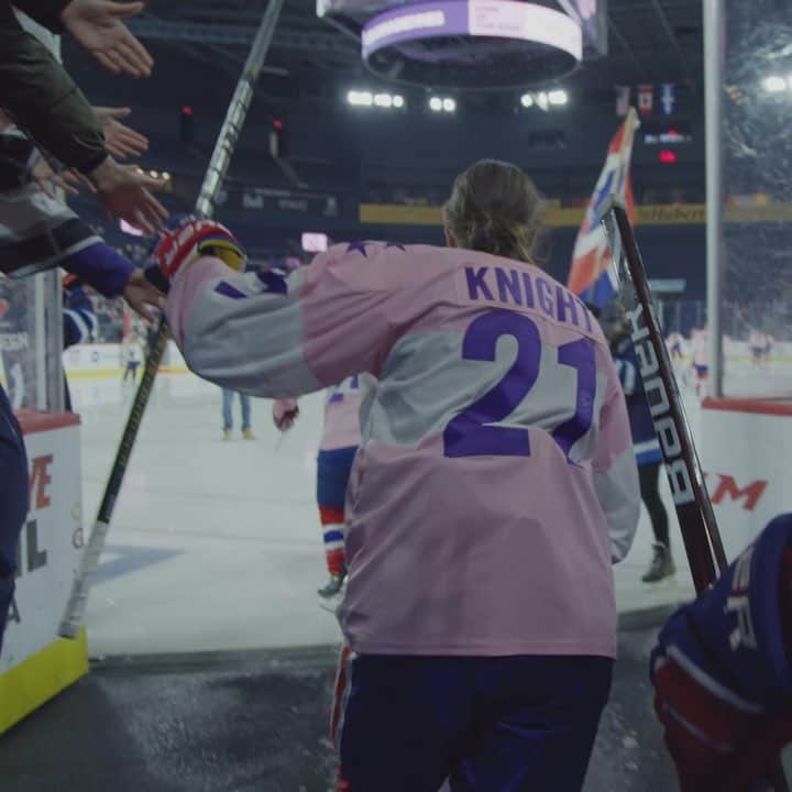 のインスタグラム：「Hilary Knight’s on a mission to create a better future for her sport. Watch the full story on Red Bull YouTube. Link in bio. 🥅🏒: @hilaryknight #hockey #pucklife #pro #prohockey #givesyouwings」