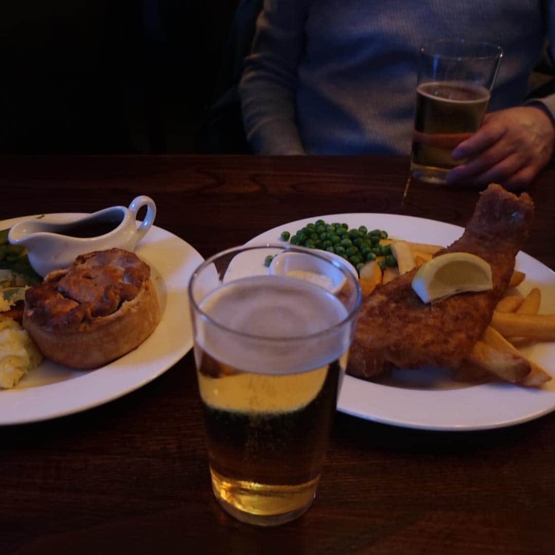 宋美玄さんのインスタグラム写真 - (宋美玄Instagram)「パブでビール🍺とフィッシュ&チップス。 学会では母乳育児支援の初動が再確認できていい感じです。 #ロンドン #london #パブ #ビール #しゃべりまくり」4月5日 6時53分 - mihyonsongkobe