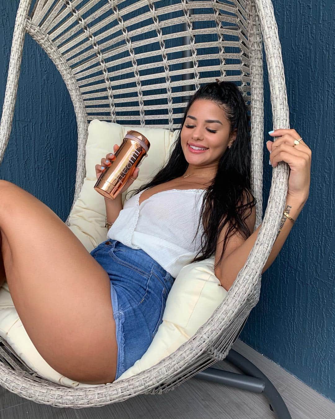 Katya Elise Henryさんのインスタグラム写真 - (Katya Elise HenryInstagram)「#ad I want to see the BEST results for all the hard work I put in which is why I’m a #teamipartner and I still rely on my @teamiblends detox program 💪🏽 Yes I get busy, yes I have cheat meals but I’m always consistent when it comes to this program because it makes me feel my best. When I am on this program my stomach stays super flat, not bloated at all and I always get out of that plateau feeling (if you’ve been there, you know). I recommend this program and you can use code: KEH20 for 20% off yours ☕🍃 #thankyouteami.」4月5日 7時09分 - katyaelisehenry