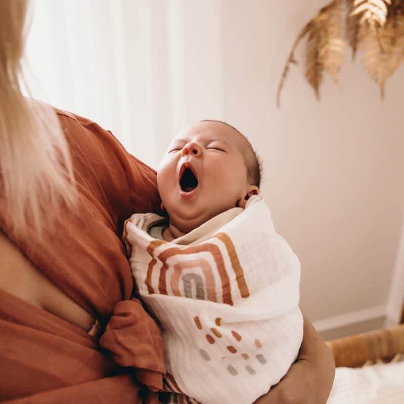 Amber Fillerup Clarkさんのインスタグラム写真 - (Amber Fillerup ClarkInstagram)「Did this make you yawn? 😅 newborn yawns are seriously the cutest thing ever - meanwhile when I yawn I’m pretty sure I look scary and my double chin isn’t quite as cute. And yawn is one of those words where when you say it so many times it starts to sound like it isn’t a word.. does anyone know what I’m talking about?」4月5日 7時10分 - amberfillerup