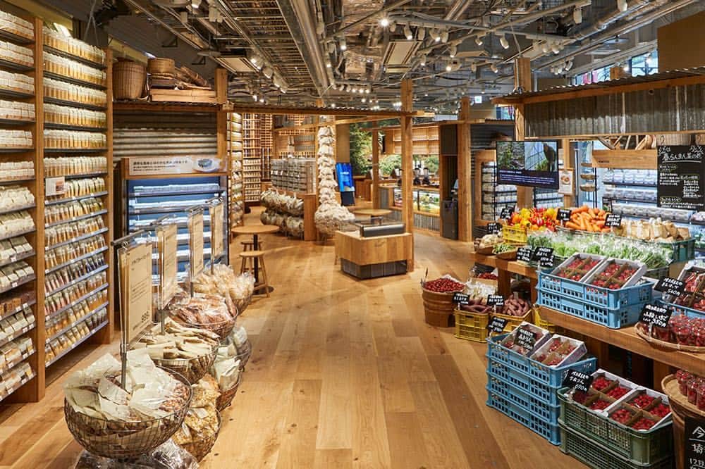 MUJI USAさんのインスタグラム写真 - (MUJI USAInstagram)「We are pleased to announce the opening of MUJI GINZA, the global flagship and largest MUJI store in the world. Each floor is filled with its own charming features, coming together to present to you the new MUJI store. ———— *B1: MUJI Diner *1FL-5FL: MUJI GINZA Flagship Store *6FL: ATELIER MUJI GINZA *6F-10FL: MUJI HOTEL GINZA ———— MUJI GINZA aims to be a place of exploration and facilitate the formation of new connections. We've gathered products and services that are necessities in our daily lives to spread the idea of a Simple, Pleasant Life from Ginza to the world. We look forward to serving those that visit MUJI GINZA. #muji #mujiusa #mujiginza #ginza #mujihotel #mujihotelginza」4月5日 7時15分 - mujiusa