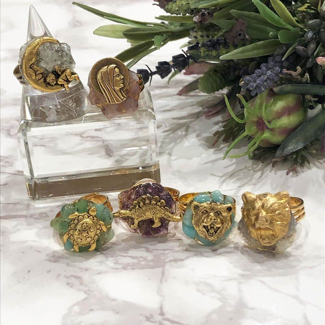 BOX CHARM Industryさんのインスタグラム写真 - (BOX CHARM IndustryInstagram)「・ 天然石×チャームのリング💍*。 大阪店で人気のデザインです🥰 ・ 色んなカラーmixで オリジナルも楽しめます💗 ・ ・ ・ #boxcharm  #boxcharmindustry #osaka#LUCUA1100 #accessory #charm #jewelry #handmade #original#bracelet #earring#necklace#ring #大阪 #梅田 #ルクアイーレ #5階#ボックスチャームインダストリー #アクセサリー#チャーム #手づくり#オリジナル#ブレスレット #イヤリング#ネックレス#リング#天然石#ストーン#アニマル」4月5日 12時41分 - bcindustry_
