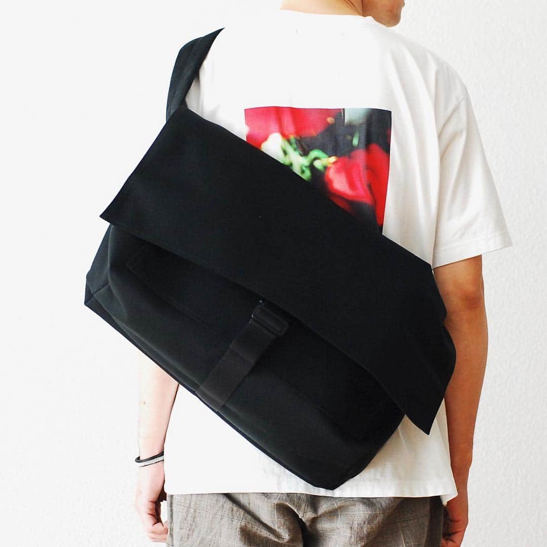 wonder_mountain_irieさんのインスタグラム写真 - (wonder_mountain_irieInstagram)「_ VAINL ARCHIVE / ヴァイナル アーカイブ “MESSENGER BAG” ￥37,800- _ 〈online store / @digital_mountain〉 http://www.digital-mountain.net/shopdetail/000000009490/ _ 【オンラインストア#DigitalMountain へのご注文】 *24時間受付 *15時までのご注文で即日発送 *1万円以上ご購入で送料無料 tel：084-973-8204 _ We can send your order overseas. Accepted payment method is by PayPal or credit card only. (AMEX is not accepted)  Ordering procedure details can be found here. >>http://www.digital-mountain.net/html/page56.html _ 本店：#WonderMountain  blog>> http://wm.digital-mountain.info _ #VAINLARCHIVE #porter #ヴァイナルアーカイブ #ポーター tee→ #vailarchive ￥14,040- _ 〒720-0044  広島県福山市笠岡町4-18  JR 「#福山駅」より徒歩10分 (12:00 - 19:00 水曜定休) #ワンダーマウンテン #japan #hiroshima #福山 #福山市 #尾道 #倉敷 #鞆の浦 近く _ 系列店：@hacbywondermountain _」4月5日 12時47分 - wonder_mountain_