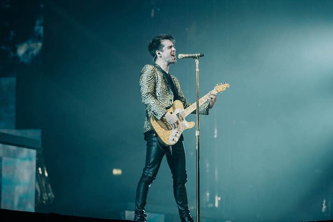 Panic! At The Discoさんのインスタグラム写真 - (Panic! At The DiscoInstagram)「Thank you Hamburg. #prayforthewickedtour 📸- @jakechams」4月5日 7時28分 - panicatthedisco