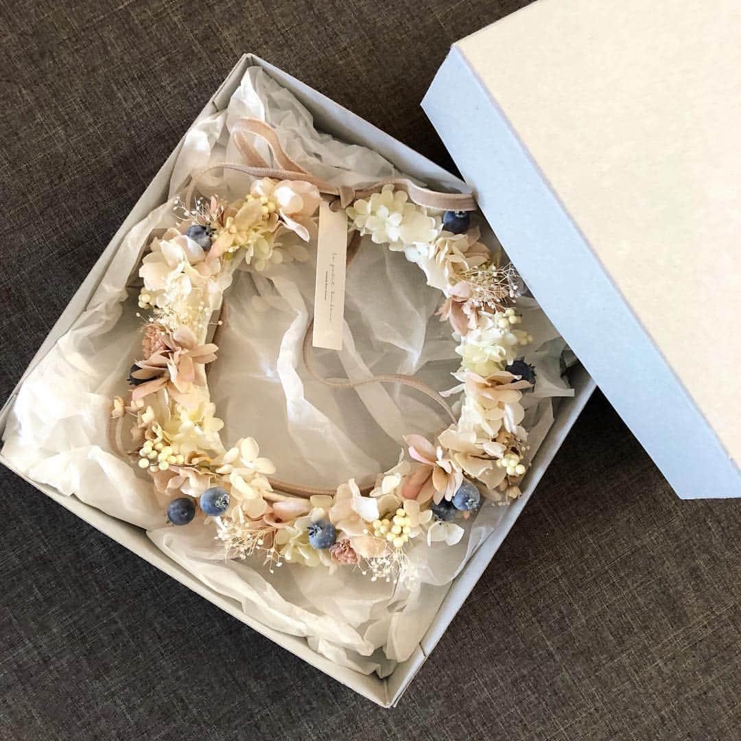 ayanoさんのインスタグラム写真 - (ayanoInstagram)「SS19 for my sweetie③ . handmade dress . こちらは誕生日ようにと思って作ったワンピース . でもなぜかココロに響かないらしく 試着すらしてくれず😭 . え…わたしとレミンちゃんと 3世代でおそろいなんですけど？ . 毎日本人セレクトで 納得しないと着てくれないので 誕生日はほかのになりそうな予感😂 それはそれで… . 花かんむりは @le__petit__bonheur さんで オーダーさせていただいたもの❤️ ほんとにかわいくてうっとりだけど 娘のものの扱いが乱暴なので 壊されないかとドキドキ… とりあえず誕生日までは隠してます😅 . ほかにもいろいろ作ったので おいおいpostさせてくださいね〜🤗」4月5日 7時28分 - bamvet