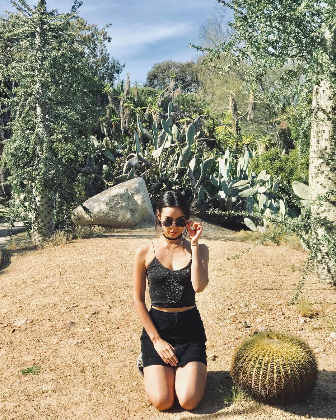 MiChiさんのインスタグラム写真 - (MiChiInstagram)「The gravel really hurt my knees. 膝が痛かった。 おっはよ〜！Take it easy, Have a nice day😋💕🌵#sandiego#cacti#atonewithnature#nature#calilife#サンディエゴ#カルフォルニア#自然#サボテン#友達」4月5日 7時36分 - michimadness