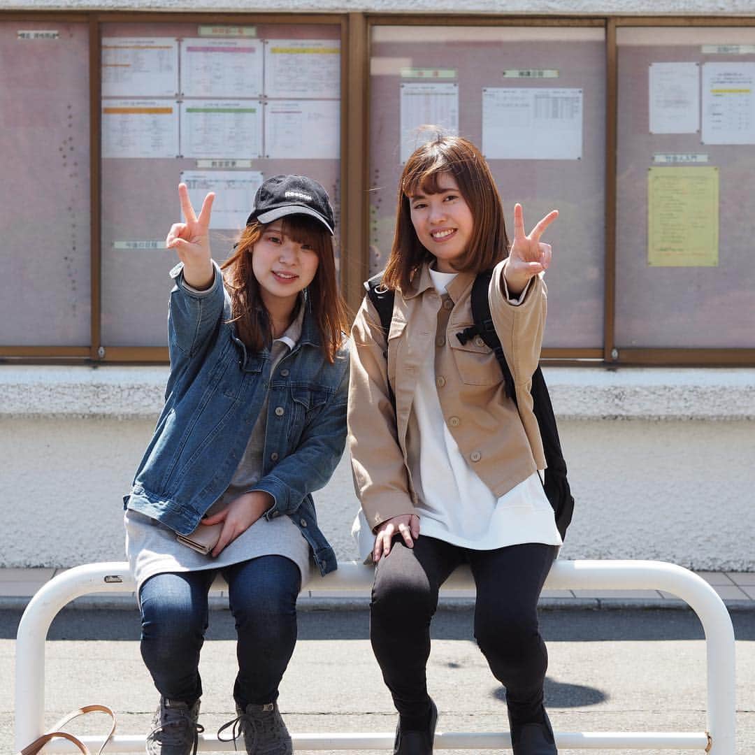 福岡女子短期大学さんのインスタグラム写真 - (福岡女子短期大学Instagram)「＠福岡女子短期大学🌸 おはようございます。福岡女子短期大学です。 . 今日から前期講義が始まります。昨日は『履修登録』ということで、１・２年生が久しぶりにキャンパスで元気な姿を見せてくれました。 . 前期後期の初日みなさん頑張ってくださいね🌱 . #福岡女子短期大学 #福女短 #太宰府　#新入生　#新1年生　#新入学生　#オリエンテーション　#学校が始まる　#短期大学　#学校　#大学　 #女子大生　#はじまる　#写真好きな人と繋がりたい　#講義開始 #キャンパス　#普段着 #ナチュラルコーデ #大学生コーデ #着回し #着回しコーデ #春コーデ　#4月　#クラスメイト #通学コーデ  #4月4日 #スナップ写真 #スナップショット #福女短スナップ #アオハル . ======[ 資料請求 ]====== ． 福岡女子短期大学の資料請求（大学案内・入試要項など）を無料送付中です。お気軽に申し込みください。 . 子ども学科/健康栄養学科 音楽科/文化教養学科 ． 福岡女子短期大学 住所：‪福岡県太宰府市五条四丁目16番1号‬ tel：‪092-922-4034‬（代表） ‪092-922-1491（入試広報課）‬ . ====== ====== ======」4月5日 7時37分 - fukuoka_wjc