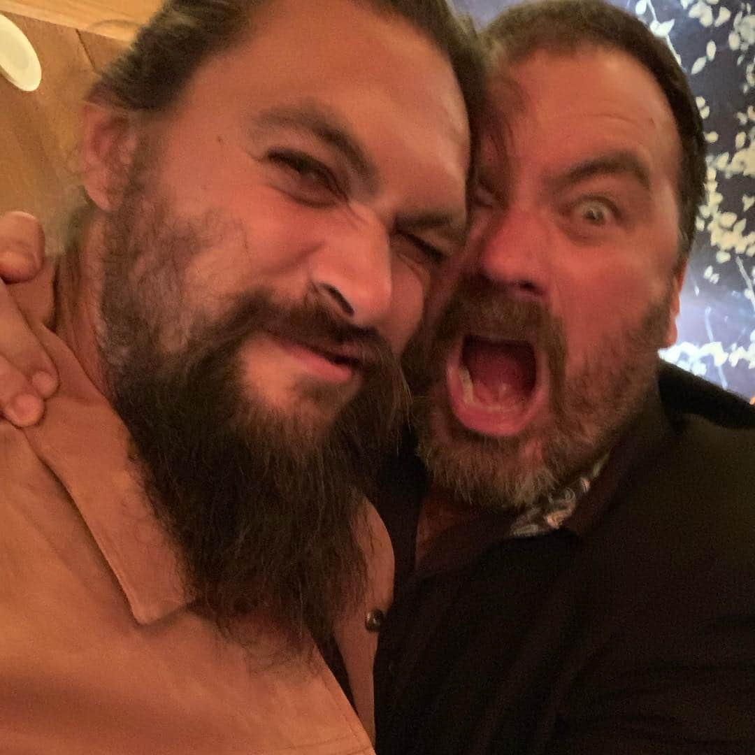 ジェイソン・モモアさんのインスタグラム写真 - (ジェイソン・モモアInstagram)「I FUCKIN LOVE GAME OF THRONES.  I am beyond honoured to be apart of this show and am so very proud of all the friends I have met and still continue to keep a tight bond. It’s rare  All my aloha to David and Dan for taking a chance on me and in turn getting me to where I am now.  Forever DROGO  #gameon #mykhaleesi love u @emilia_clarke  aloha j」4月5日 8時23分 - prideofgypsies