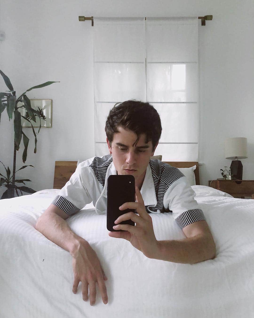 のインスタグラム：「hi, tired but happy how are you?」