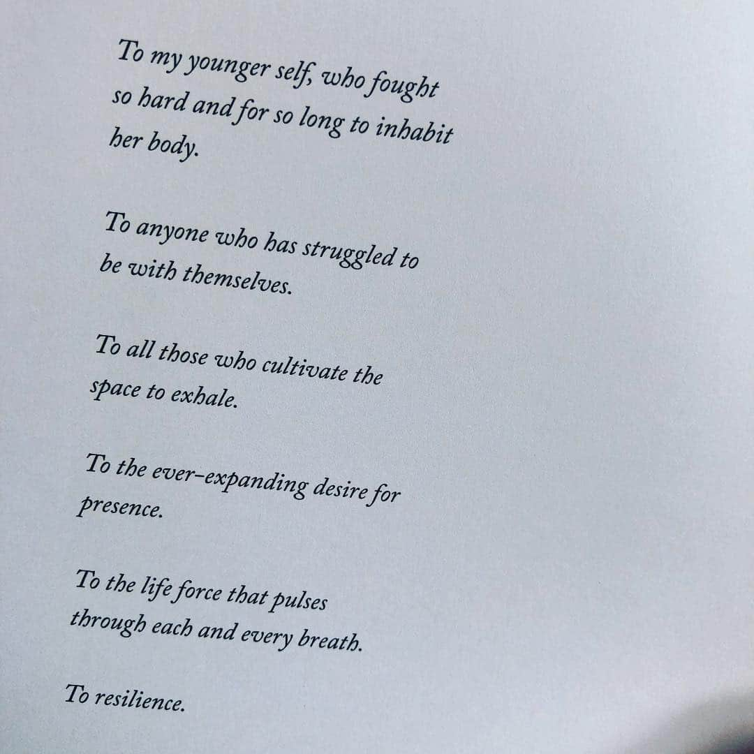 アンナ・シルクさんのインスタグラム写真 - (アンナ・シルクInstagram)「Just opened the first pages of How To Breathe by @ashley_neese . Am already hooked:).❤️」4月5日 8時28分 - anna.silk