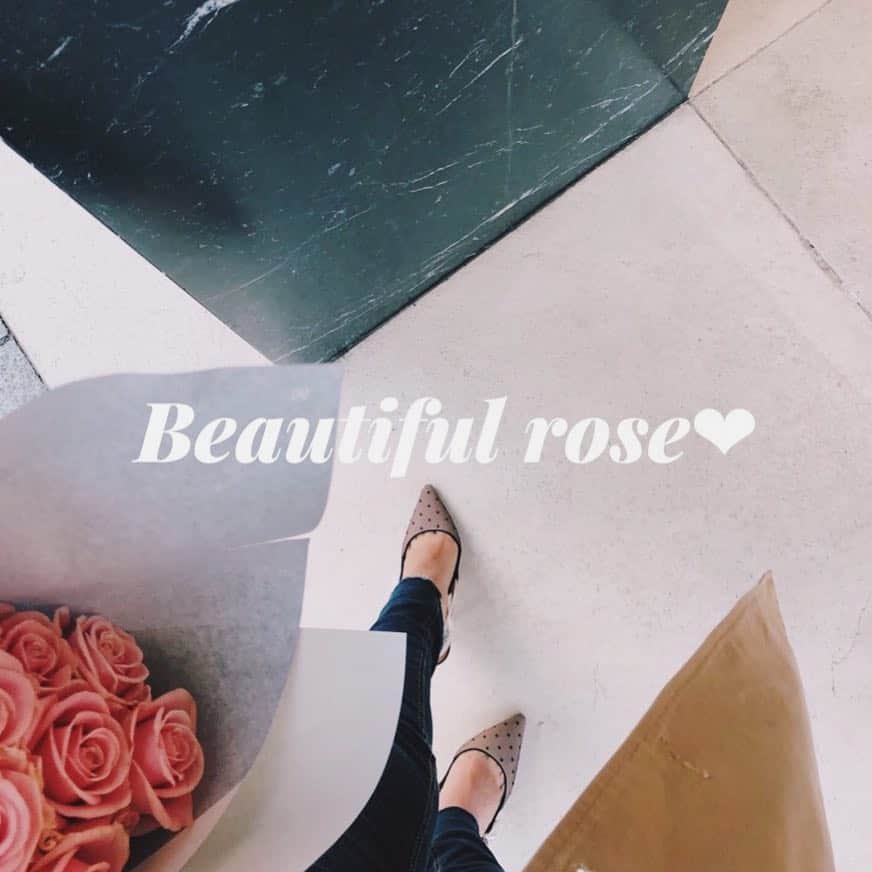 のインスタグラム：「昨日は @milesnewlife でトレーニングのあと気分が良かったからお花買っちゃった🌹💖 @milesicaros  @yuiyamazaki_tr さんありがとうございました🐰」