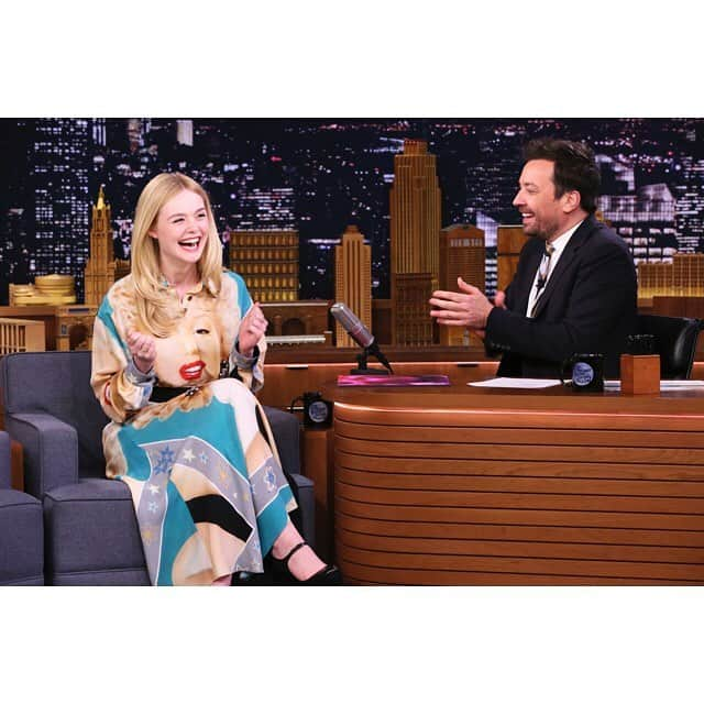 エル・ファニングさんのインスタグラム写真 - (エル・ファニングInstagram)「Catch Marilyn and I on @fallontonight 😜 Jimmy and I created a new game!! 📸: Andrew Lipovsky/NBC」4月5日 8時41分 - ellefanning