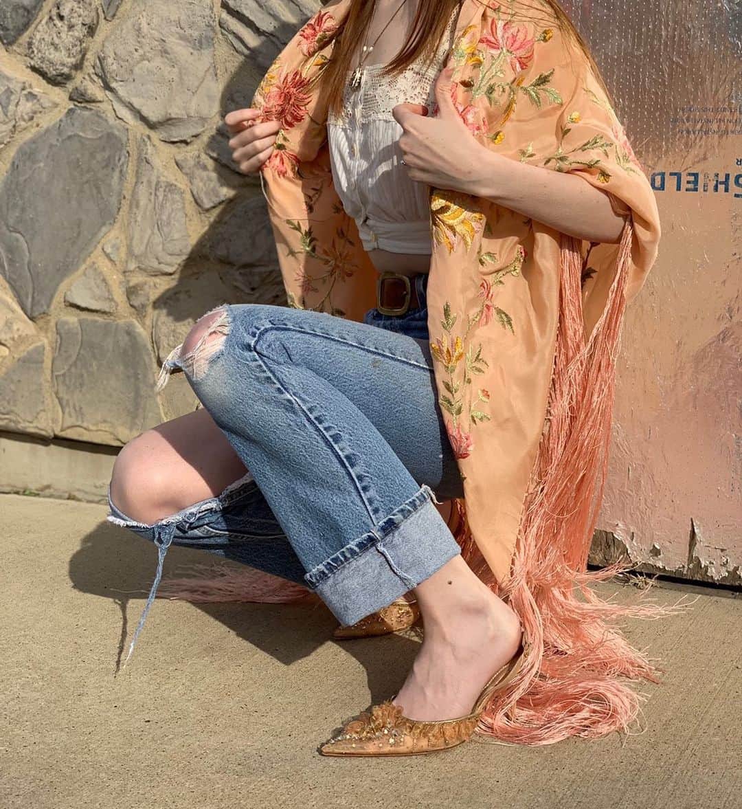 ジェーン・アルドリッジのインスタグラム：「1930s piano shawls are magical mood improvers in my experience ❤️ amazing tulle shoes by @renecaovilla」