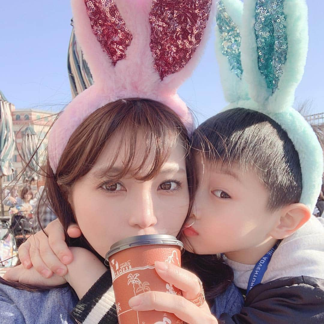 喜田彩子さんのインスタグラム写真 - (喜田彩子Instagram)「﻿ ﻿ 今回はオリエンタルランド様に家族で招待頂きました🐰💕﻿ ﻿ 東京ディズニーシーのイースターイベントのプレビュー！﻿ 一日楽しませていただきました🌸🌼﻿ ﻿ 期間限定の “イースターバニーサンデー”🍨﻿ 寒くても食べたくなる可愛さ♡♡﻿ ﻿ ﻿ #イースターバニーサンデー﻿ #disneyresort#tdr#tds#tokyodisneysea#東京ディズニーリゾート#東京ディズニーシー﻿﻿﻿ #disneysea#ディズニーシー#夢の国﻿﻿﻿﻿﻿﻿﻿﻿ #easter#イースター#disneyeaster﻿﻿﻿ #ディズニーイースター﻿#うさピヨ#disneyeaster2019#disneylove#disneypic﻿ #disneyphoto#ディズニー部#ディズニー写真部#ディズニー大好き#カメラ小僧部#ディズニー好きな人と繋がりたい#ディズニー写真館﻿ #sony#sonya7Ⅱ#ソニー」4月5日 8時51分 - ayacokida