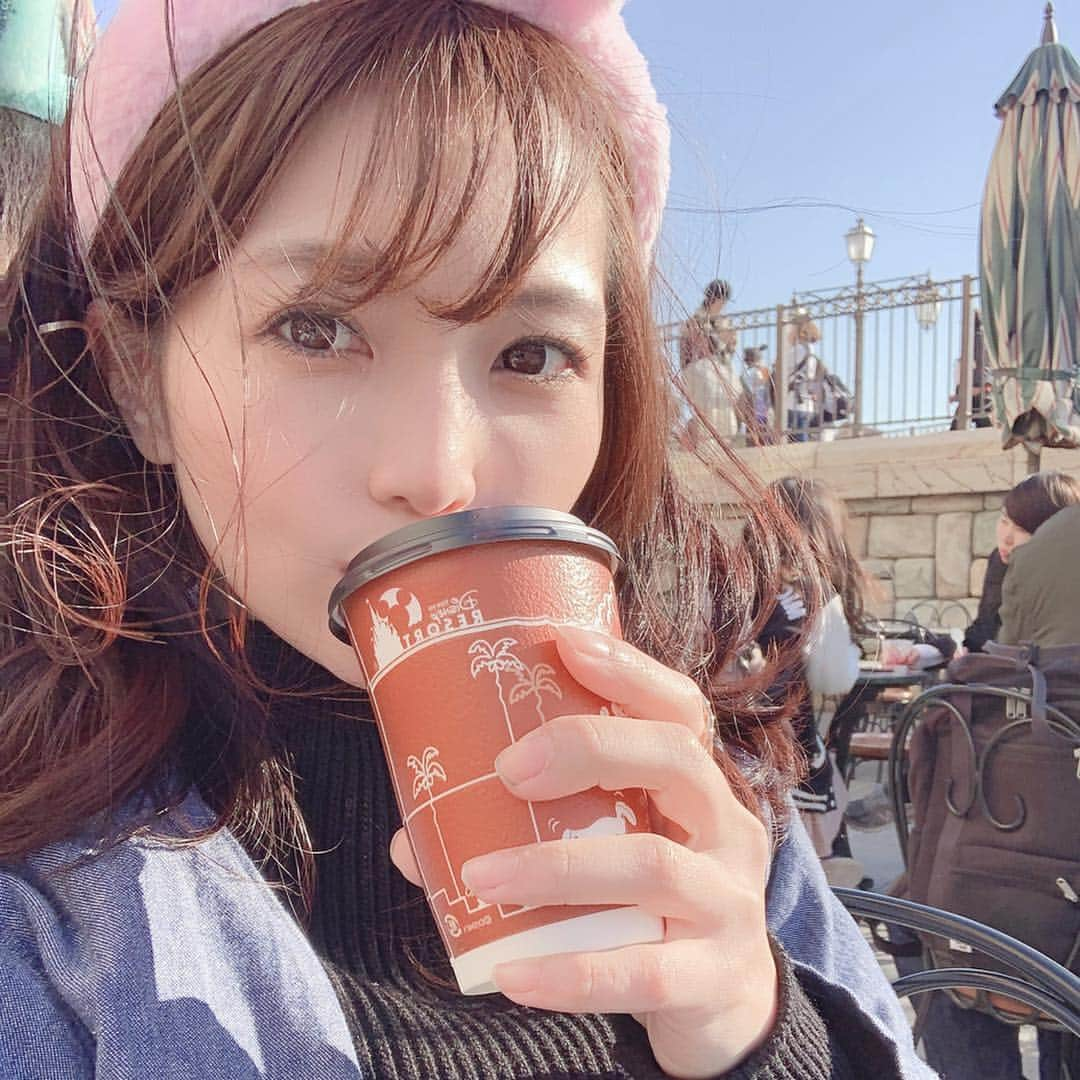 喜田彩子さんのインスタグラム写真 - (喜田彩子Instagram)「﻿ ﻿ 今回はオリエンタルランド様に家族で招待頂きました🐰💕﻿ ﻿ 東京ディズニーシーのイースターイベントのプレビュー！﻿ 一日楽しませていただきました🌸🌼﻿ ﻿ 期間限定の “イースターバニーサンデー”🍨﻿ 寒くても食べたくなる可愛さ♡♡﻿ ﻿ ﻿ #イースターバニーサンデー﻿ #disneyresort#tdr#tds#tokyodisneysea#東京ディズニーリゾート#東京ディズニーシー﻿﻿﻿ #disneysea#ディズニーシー#夢の国﻿﻿﻿﻿﻿﻿﻿﻿ #easter#イースター#disneyeaster﻿﻿﻿ #ディズニーイースター﻿#うさピヨ#disneyeaster2019#disneylove#disneypic﻿ #disneyphoto#ディズニー部#ディズニー写真部#ディズニー大好き#カメラ小僧部#ディズニー好きな人と繋がりたい#ディズニー写真館﻿ #sony#sonya7Ⅱ#ソニー」4月5日 8時51分 - ayacokida