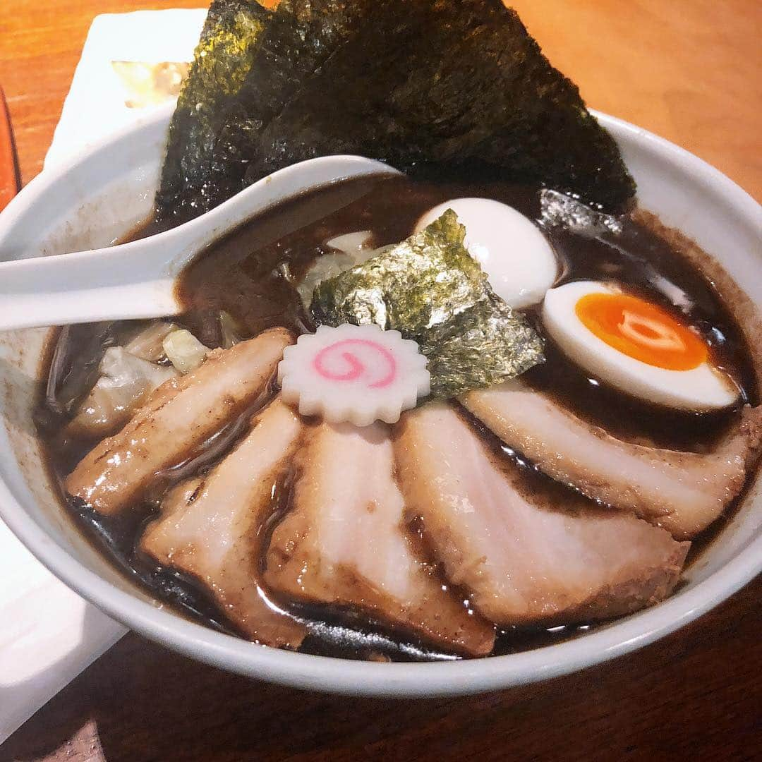 YUUKIさんのインスタグラム写真 - (YUUKIInstagram)「美味しいもの日記☆  夜桜帰りに、やっと行けた 「五行」ラーメン‼︎ 初めての味☆焦がし醤油麺☆美味  #foodstagram #instafood  #noodles #instagood #delicious #japanesefood #photooftheday #ラーメン #麺スタグラム #西麻布グルメ #五行 #ラーメン日記 #写真整理 #美味しいもの倶楽部 #大人の部活動 #美味しく食べる」4月5日 9時04分 - yuuki_._official