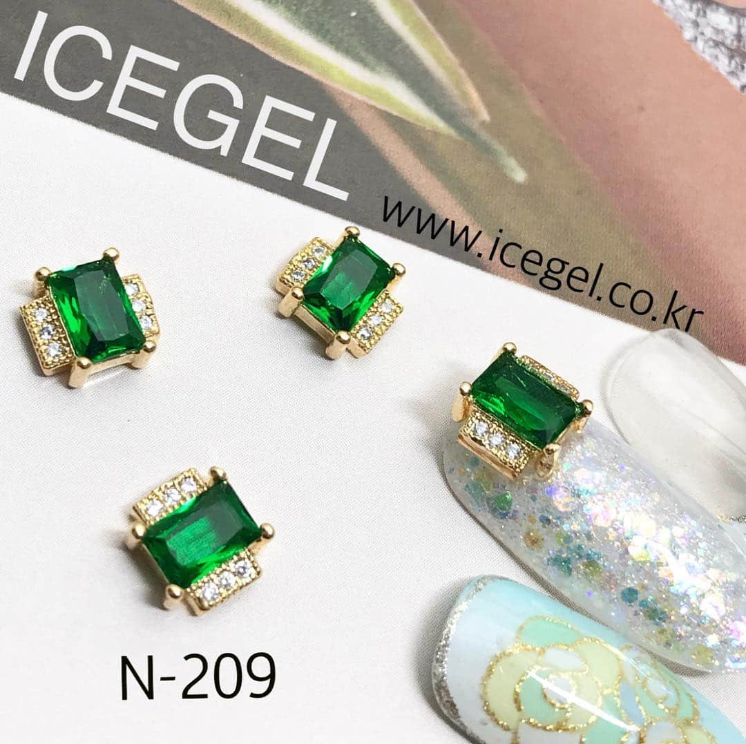 Icegel Nailさんのインスタグラム写真 - (Icegel NailInstagram)「아이스젤 NEW 파츠 N-209 . - 봄느낌 가득한파츠~. #꽃네일 과 함께 사용하면 더 이뻐요😁. - 📌구매는 사진에 태그 클릭. -  아래 ⬇️사이트에서 부탁드려요^^. - 쇼핑몰 -->www.icegel.co.kr  문의 -->031-904-6415. - 대구.경북담당:010-4927-8301 (이진현부장) . 서울.경기.제주:010-3589-9639(윤민부장) _」4月5日 9時13分 - icegelnail