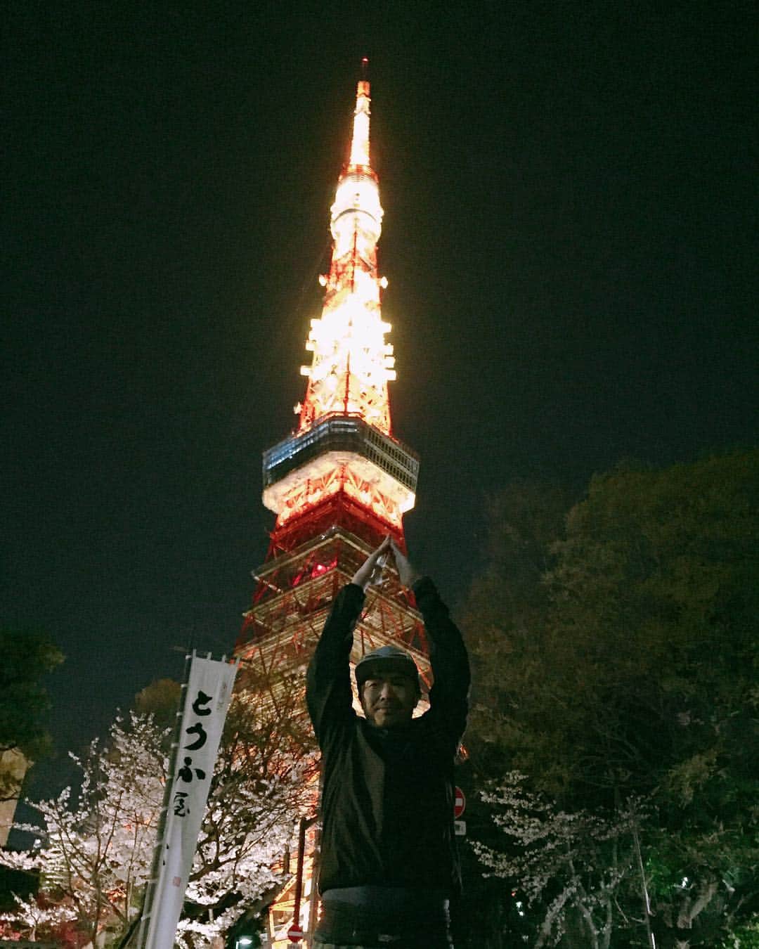 田中順平のインスタグラム：「東京タワーまでランニング🗼🏃‍♂️ 宮古島トライアスロンまであと8日🏊‍♂️🚴‍♂️🏃‍♂️ 目指せ完走😊💪 それにしても東京タワーってカッコいいよな🗼🗼🗼 #宮古島トライアスロン #夜ラン #夜ランニング #東京タワー」