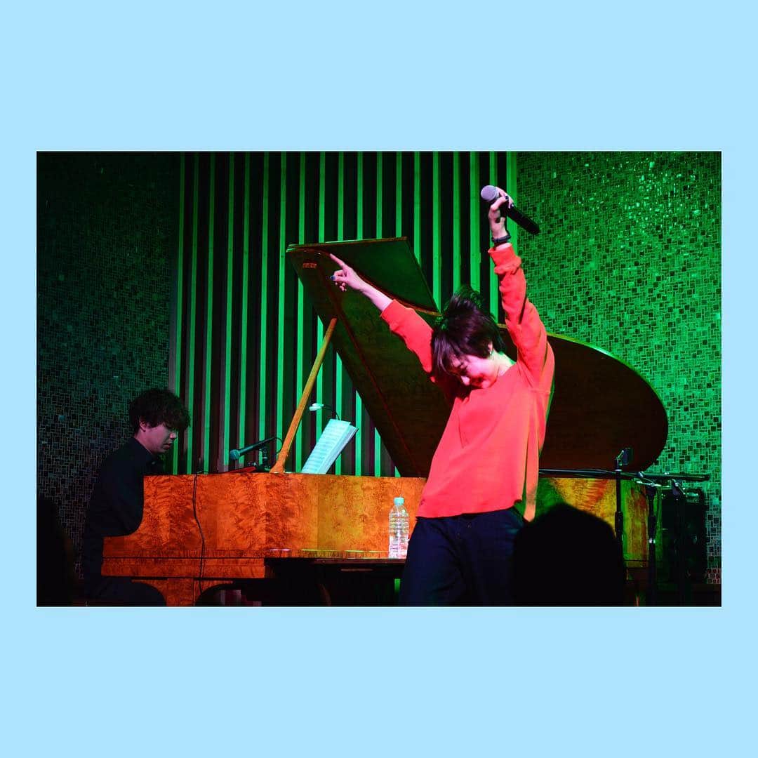 motoさんのインスタグラム写真 - (motoInstagram)「明日はライブだぜー！！ ひゃっほーーーー！！！🎉 ってゆう気持ち。  明日は私のプロデューサーでもあるIJICHIさんのライブと私のライブの収録もあるので、毎度のことながらやりたい放題やらせていただきます🙏😍！ チケットのご予約はHPまで！  Moto-music.net  あなたが今日も素敵な一日を過ごせますように💜  #シンガーソングライター #Moto #ライブ #IJICHI #伊秩弘将 #画像2枚目にIJICHIさん載せとく笑」4月5日 9時29分 - moto_ssw