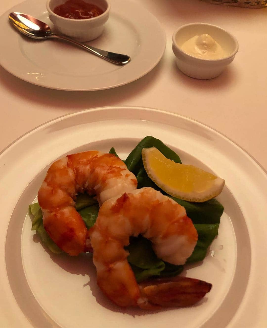 宇佐美蘭さんのインスタグラム写真 - (宇佐美蘭Instagram)「前から行ってみたかったベンジャミンステーキハウス🥩😍﻿ 熟成肉って本当に美味しい🤤﻿ 大好きな友だちと幸せなひと時でした💓﻿ 雰囲気も良くて、またしても夫とデートで来たいお店リストに追加🤤 #ベンジャミンステーキハウスハウス#ベンジャミンステーキハウス京都#BENJAMINSTEAKHOUSE#熟成肉#ステーキ#🥩#京都ディナー」4月5日 9時53分 - usamiran_official