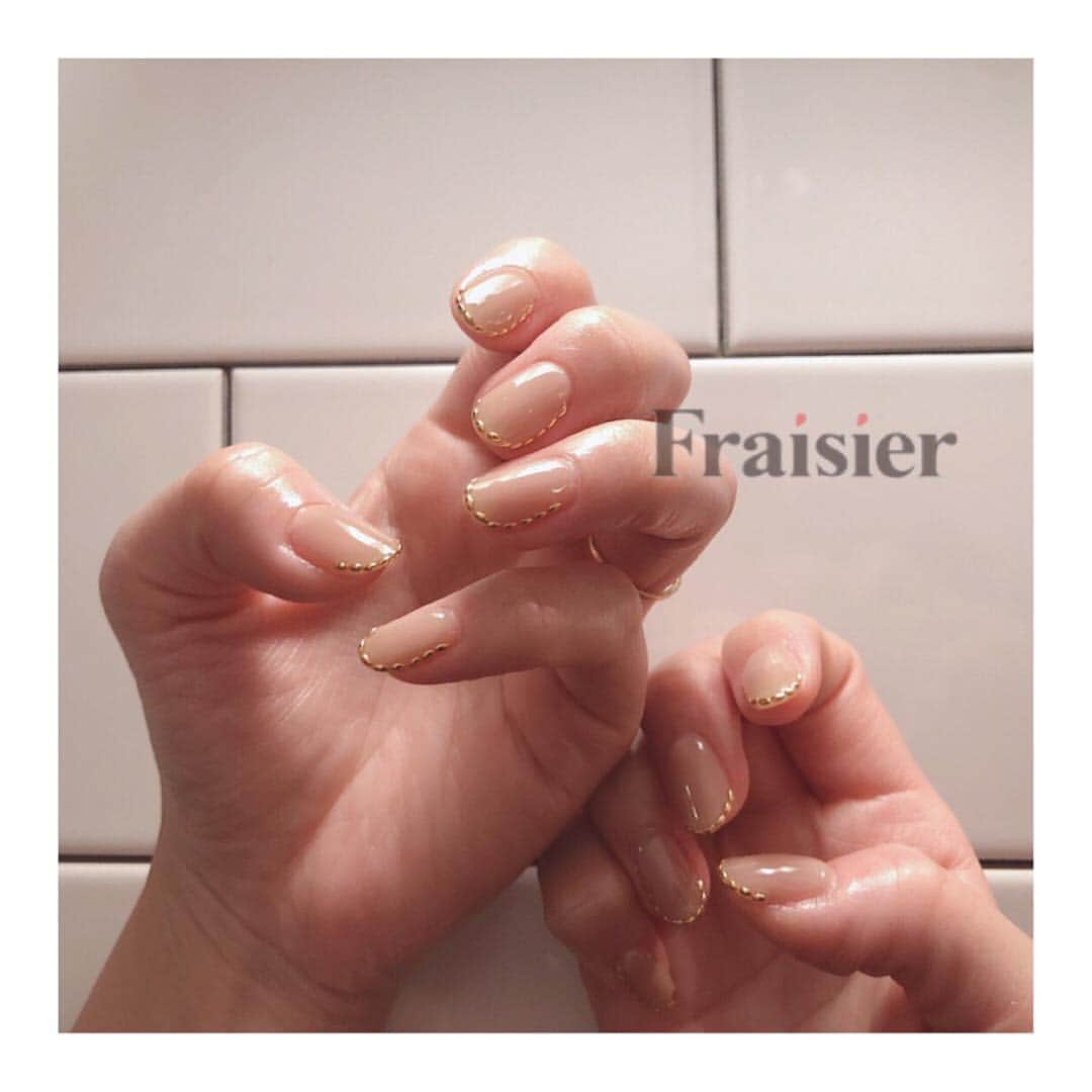フレジエさんのインスタグラム写真 - (フレジエInstagram)「nao’s nail♡#c20190405 . 透けるようなベージュとゴールドの大人なオシャレネイル . ご新規様(会員様)価格 ¥10400＋tax . 通常価格 Cコース ¥13000＋tax . . . 担当 御園 @miso_nail_121 . ※カラー変更不可 ※デザイン変更不可 ※ご予約時にnao's nailとお申し付け下さい。 ※既にご予約されているお客様はお手数ですがご連絡お願い致します。 ※ホットペッパーご利用のお客様は備考欄にnao's nailとご記入の上Cコースでご予約をお願い致します。 ※全店共通キャンペーンです。 . Cachette渋谷店 ☎︎03-3461-7060 Reine池袋店 ☎︎03-6907-2048 Merci心斎橋店 ☎︎06-6210-1174 . #ネイル#ジェルネイル#ジェル#ジェルアート#アート#ニュアンスネイル#フットネイル#ショートネイル#ブライダルネイル#naosnail#art#nail#gel#gelnail#foot#footnail#表参道#渋谷#原宿#池袋#南船場 #misonosakiko_nail1904#CachettebyAmelie#Cachette#Fraisier_nail#naosnail」4月5日 9時47分 - __belle.journee__