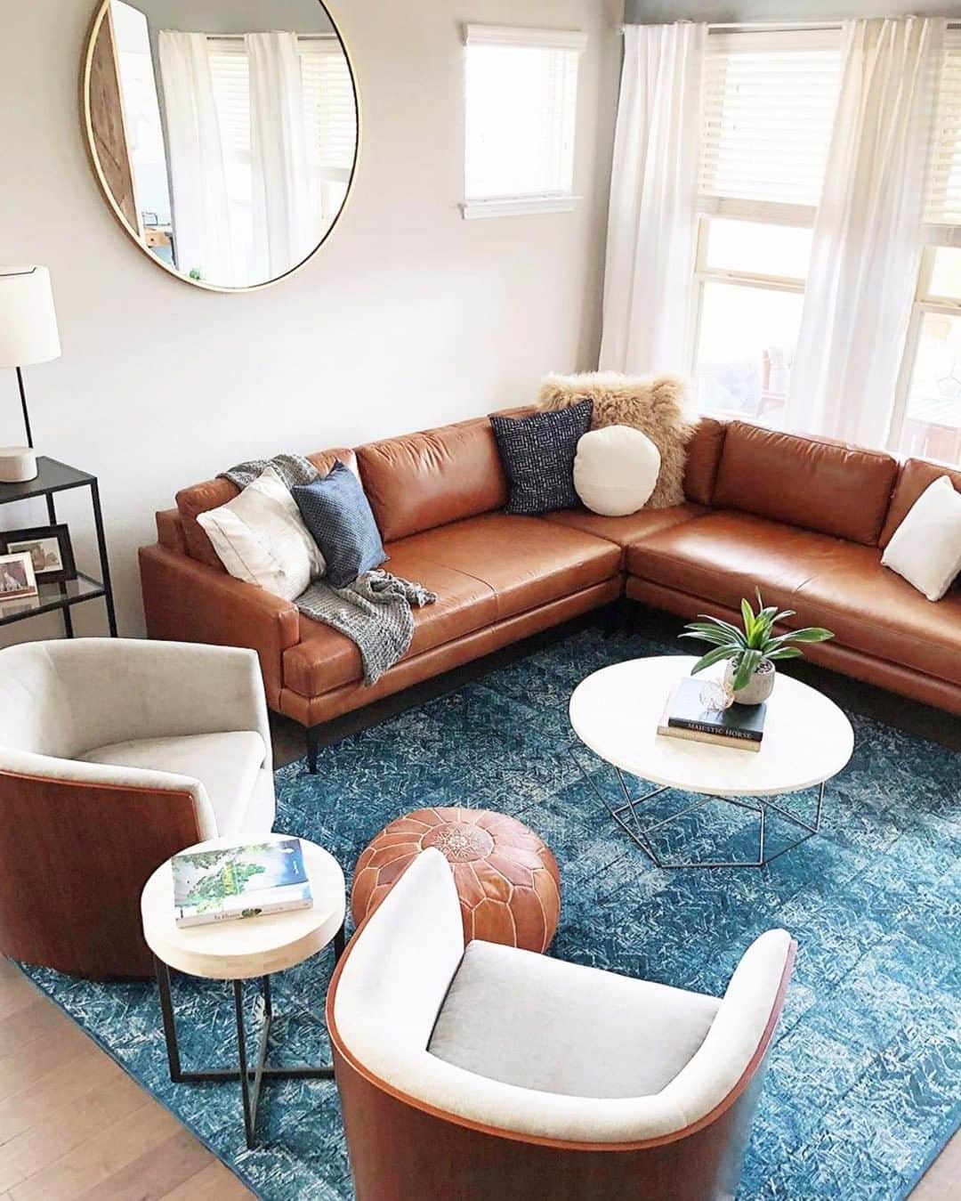 west elmさんのインスタグラム写真 - (west elmInstagram)「😍 @west_elm_austin #DesignCrew + @sabrinabeanatx carved out a cozy living space with the combination of an L-Shaped Andes Leather Sectional + 2 Luther Swivel Chairs. #WestElmDesignCrew #cozylivingroom #sofainspo #couchgoals」4月5日 9時56分 - westelm