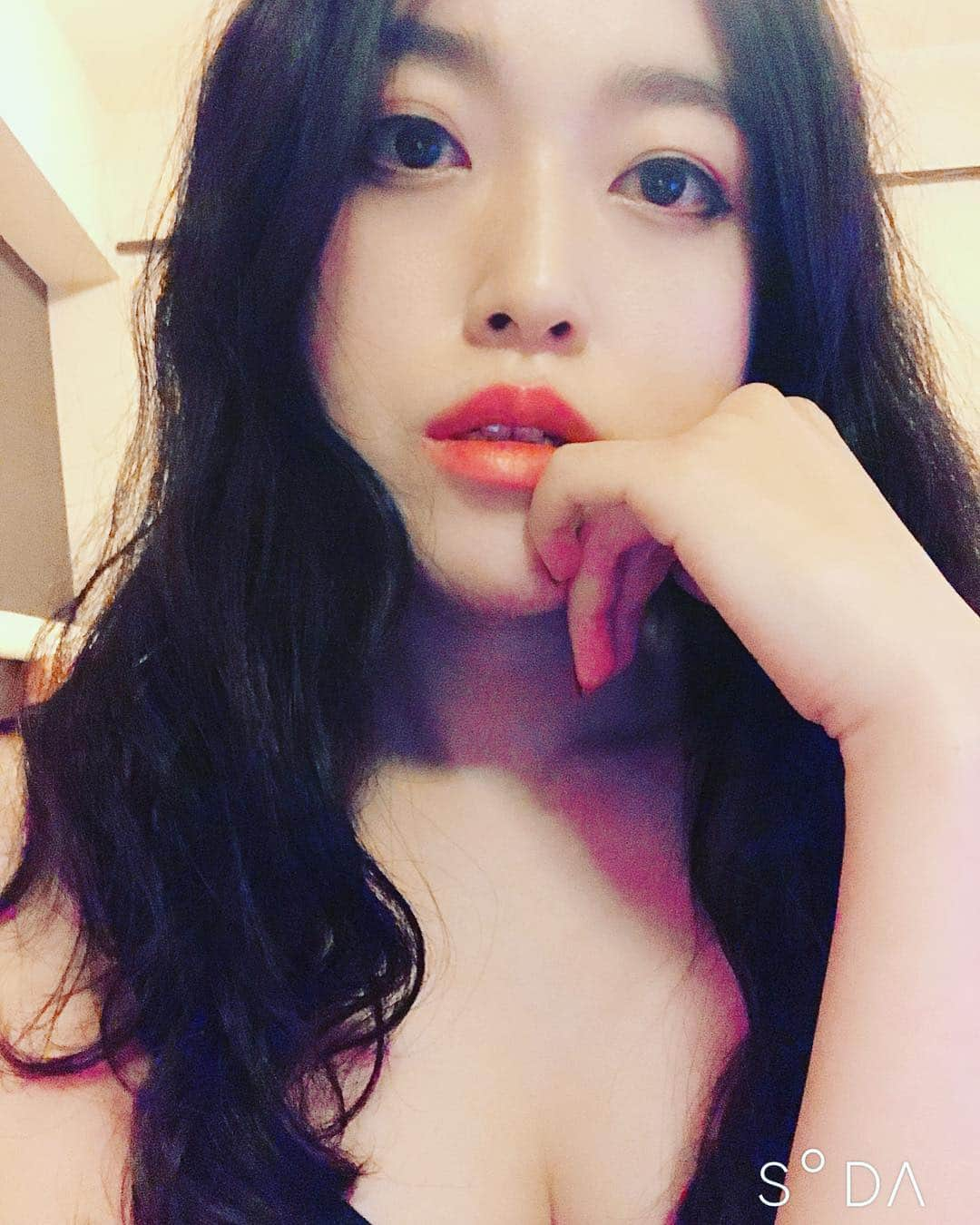 益子寺かおりさんのインスタグラム写真 - (益子寺かおりInstagram)「性徒諸クン、グンモ♡ やっと春が着床した気候…！ ・ みんなの〝マメザクラ〟は何分咲き？ ・ かおりの下半身はマン開で、見頃を迎えているわ…♡ ・ #アンニュイな表情をしていますが #膣トレをしています #ベッドイン #bedin」4月5日 9時58分 - kaori_masuco