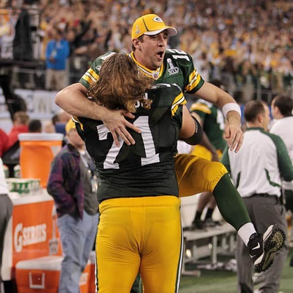 アーロン・ロジャースさんのインスタグラム写真 - (アーロン・ロジャースInstagram)「I’m proud to say I got to play and be protected by these two warriors TJ Lang and Josh Sitton. No one had more fun, or made even the longest days more fun, than these two. Great teammates, great players and great men. Enjoy retirement my friends, thanks for always taking care of me! #warriors #packersforlife #HOF  @tjlang70 @jsitton71」4月5日 10時03分 - aaronrodgers12