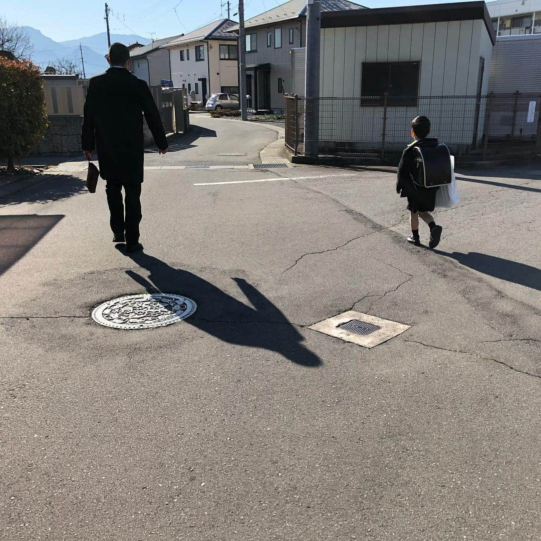 石岡沙織さんのインスタグラム写真 - (石岡沙織Instagram)「4/4入学式🌸 ここまで元気に成長できたことに、周りの皆様に感謝🙏 新一年生は慣れるまで大変だろうなぁ〜😂 初日からお弁当持ってセンターまで、頑張ってください🍱」4月5日 10時01分 - saori_ishioka_mma