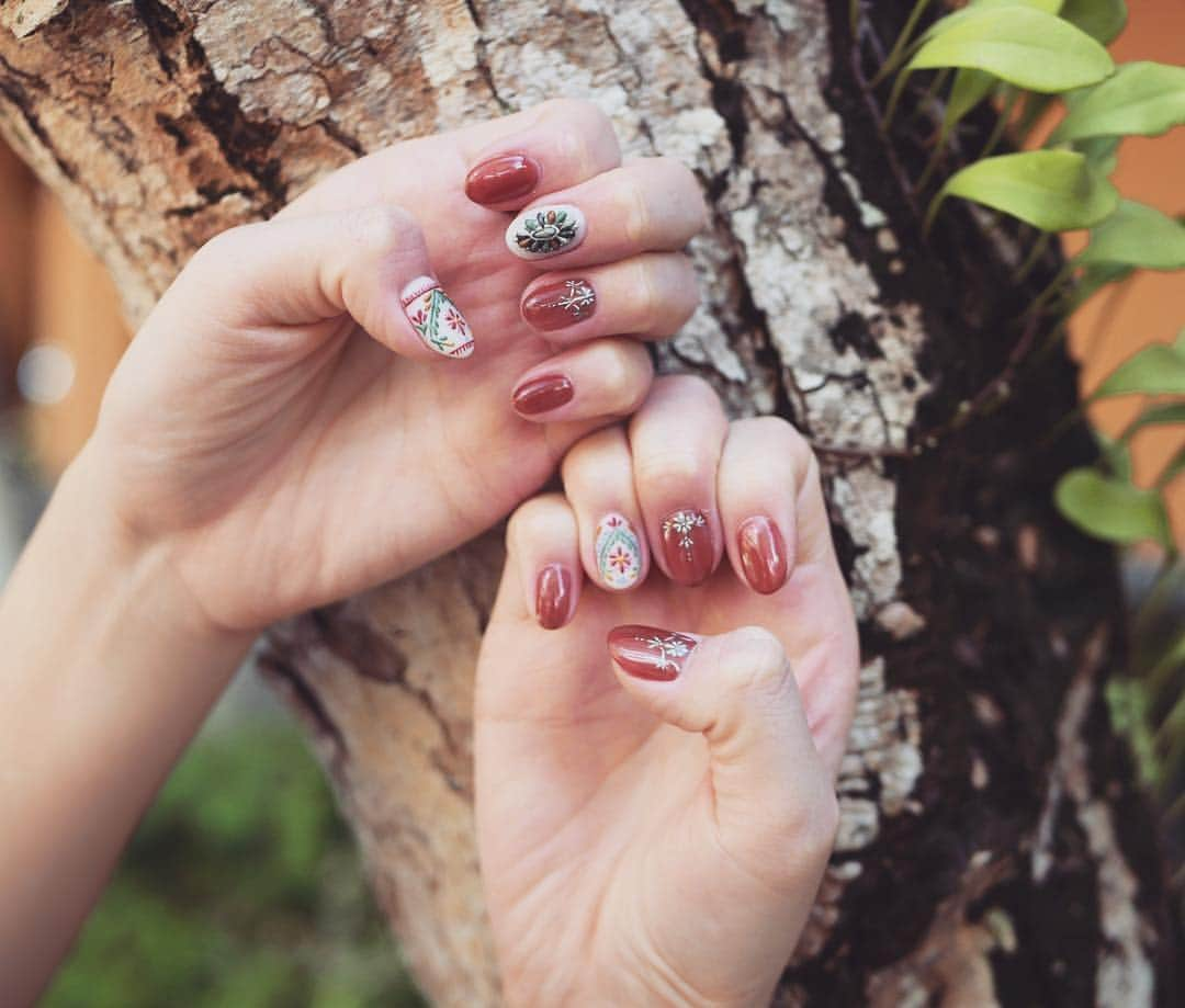 小澤名代さんのインスタグラム写真 - (小澤名代Instagram)「Bali art nails🌺🌺🌺 Love flowers Love turquoise Love summer @moonlit_bymananails ・ ・ #mananails #moonlit #moonlitbymananails」4月5日 10時01分 - ozawanayo