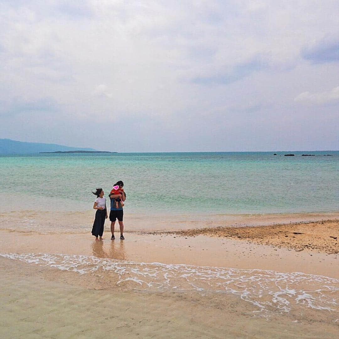 安田美沙子さんのインスタグラム写真 - (安田美沙子Instagram)「少し前に、家族で小浜島へ行って来ました🌈✨ステキな写真が沢山あるので、少しずつ。。。 息子くんの飛行機デビュー✈️ 小浜島を選んでほんとに良かった👶  #instagood #飛行機デビュー #小浜島 #幻の島 #family #旅」4月5日 10時14分 - yasuda_misako
