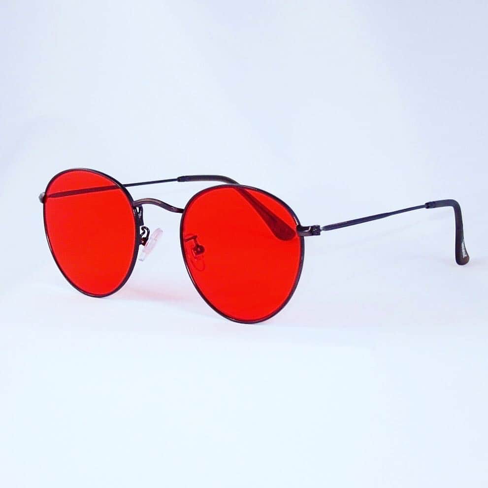 マックダディさんのインスタグラム写真 - (マックダディInstagram)「【New Arrivals Sunglasses】🍡春です🌸GWも10連休って👟 🚶‍♀️🏃‍♀️🎪🎡♨️👙⛺️🌴🏄 外出も増え紫外線も気になるシーズンのコーディネイトにピッタリなUVレンズ使用したラウンドタイプのサングラスが新入荷🕶🤓 ナント専用サングラスケース付きで発売中💕  詳しくは👉🔥👉mackdaddy.jp/products/list.… ＃サングラス　#Sunglasses #eyegear #eyewear ＃マックダディー#streetfashion #streetstyle #streetwear #highstreetstyle  #フェス #round1 #ラウンドタイプ」4月5日 10時15分 - mackdaddy_brand