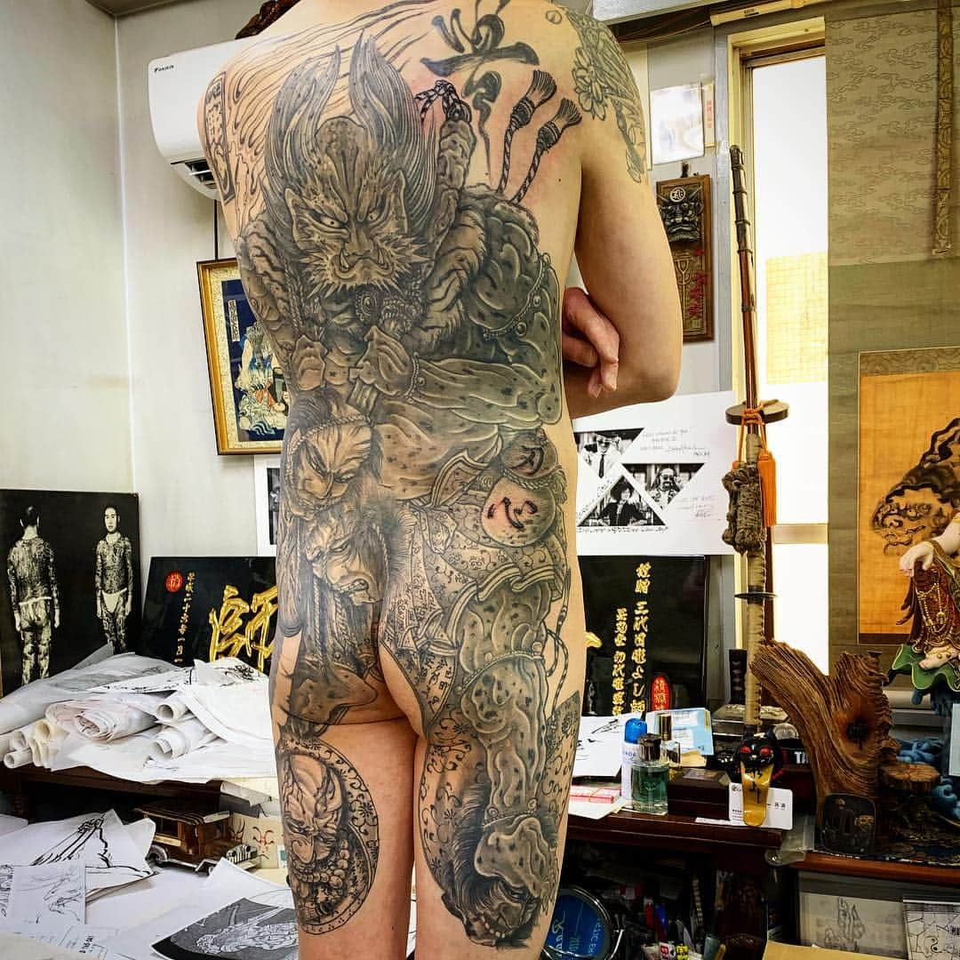 中野義仁さんのインスタグラム写真 - (中野義仁Instagram)「finish ‼️yesterday 🙇‍♂️👍 #H2ocean #H2oceanproteam #officialh2ocean #instagram #memory #traditional #oni #freehand #freehand #inspiration  #japanestatoodesign #art #artist #artistmafia #tattoos #tattooing #tattoo #tattoomag #irezumi #inK #inkdmag #tattoomagazine #tattoos_of_instagram  #tattoolifemagazine #tattooenelgy #tattooinstagram #tattoomania #artistmafia #tattoocultur #tattoocomunity #tattooculturmagazine #tattooare  @jessyentattoo @dennis_camsupply @yokohama_tattoo_museum @souryou @kiwamijewelry @horiyoshi3shop @taiwantattooconvention」4月5日 10時17分 - horiyoshi_3