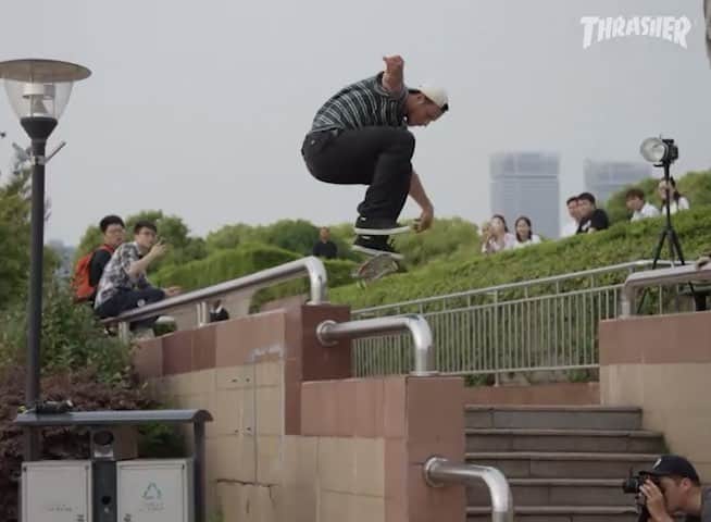 スラッシャーのインスタグラム：「👉🏽 @carlosribeiro91’s new part is incredible 🇧🇷 Watch it now on ThrasherMagazine.com 📡 🎬 @alan_hannon @primitiveskate」