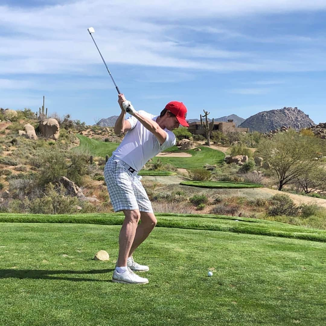 ジェームズ・フェルプスさんのインスタグラム写真 - (ジェームズ・フェルプスInstagram)「Making par on 16 at @tpcscottsdale during a great few days here in Arizona. Huge thanks to Lukas, Nick, Steve, Tyler, Oliver (& Russ on Tuesday) for the golf bucket list check ✔ #grasslikecarpet #rattlesnakes #booo #hashtagforthesakeofit」4月5日 10時26分 - jamesphelps_pictures