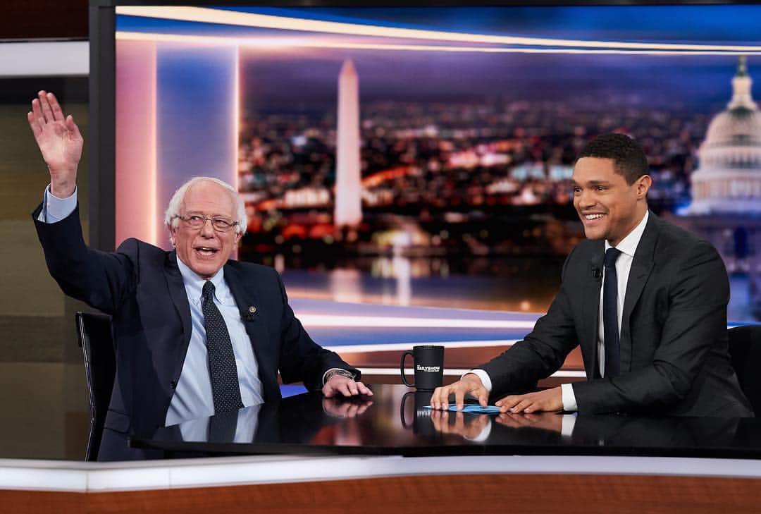 バーニー・サンダースさんのインスタグラム写真 - (バーニー・サンダースInstagram)「Thank you very much to @trevornoah for having me on @thedailyshow tonight. Tune in at 11/10c!  Photos: @imseangallagher」4月5日 10時34分 - berniesanders