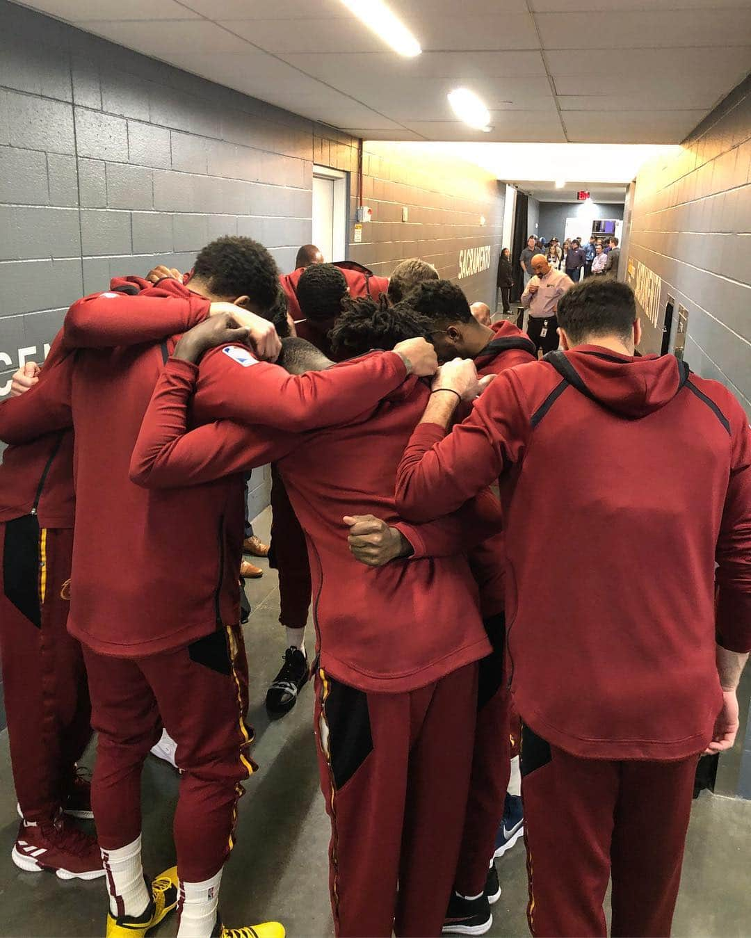 キャブスさんのインスタグラム写真 - (キャブスInstagram)「🏀: 10 PM ET 📲: #CavsKings 📺: @foxsportsoh  LET’S GO CAVS!」4月5日 10時50分 - cavs