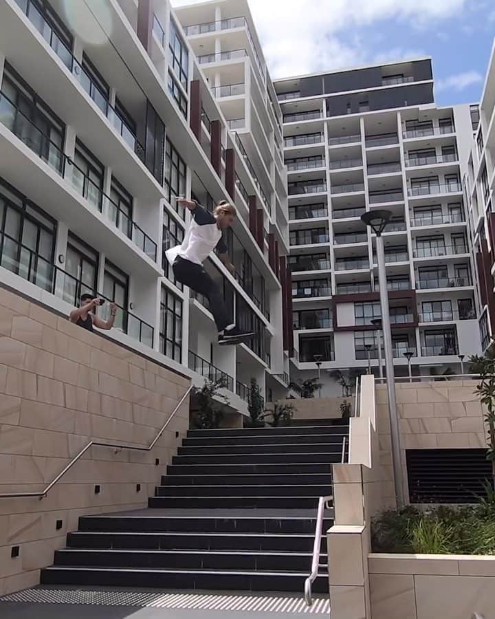 のインスタグラム：「It's always both a physical and mental progression on a daily basis for @domtomato. 🎥: @khedoori  #parkour #freerunning #meadowbank #nsw #redbull」