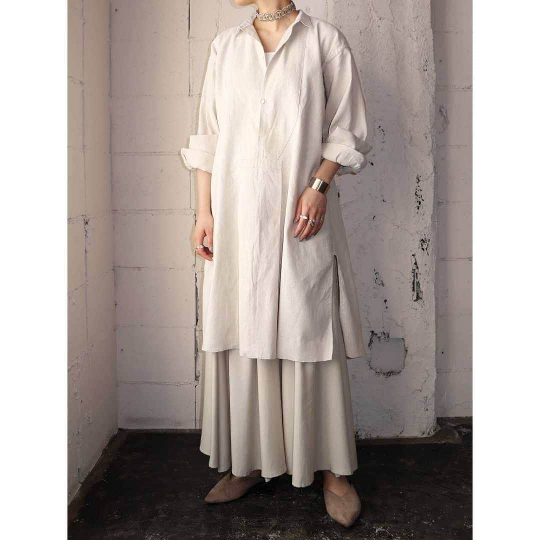 吉祥寺 古着屋 Orfeoのインスタグラム：「Antique Linen Long Shirt  #Orfeo #Kichijoji #Tokyo #vintage #used #fashion #coodinate #outfits  掲載商品のお問い合わせはメールにて承っております。コメント、DMでのお問い合わせは受け付けておりませんのでご了承ください。」