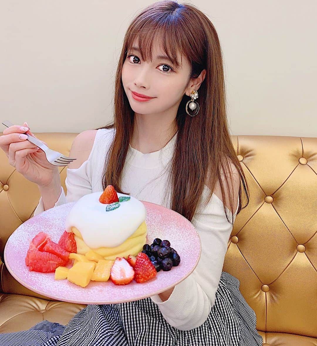 得あゆさんのインスタグラム写真 - (得あゆInstagram)「口の中でなくなる🥞🍓👉🏻 ・ ホミビン表参道 @homibing_omotesando 🍓 ここかき氷がメインなんだけど パンケーキもはじめたみたいで 想像以上に美味しかった❤️！！！ ・ ・ ・ ・ ・ ・ ・ ・ #かき氷#韓国#表参道#homibing#カフェ#カフェ巡り#おやつ#デザート#スイーツ#アイスクリーム#パンケーキ#フルーツ#インスタ映え#美味しい#女子会#女子力#ファッション#お洒落#可愛い#カメラ女子#strawberry#icecream#desert#sweets#cafe#fashion#springfashion#japanesegirl#pancake#koreafashion」4月5日 21時59分 - tokuayu819