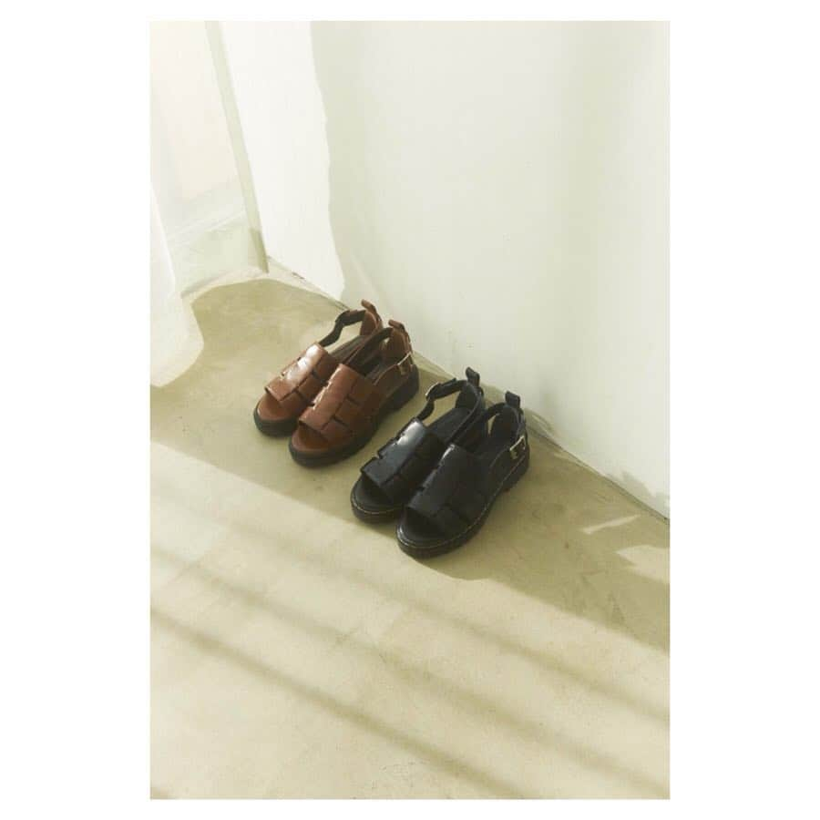 ページボーイさんのインスタグラム写真 - (ページボーイInstagram)「ㅤㅤㅤㅤㅤㅤㅤㅤㅤㅤㅤㅤㅤ 【PAGEBOY 2019 APRIL LOOK】 ㅤㅤㅤㅤㅤㅤㅤㅤㅤㅤㅤㅤㅤ ☑︎Shoes ¥6.500+tax (品番 829827) ㅤㅤㅤㅤㅤㅤㅤㅤㅤㅤㅤㅤㅤ☑︎Shoes ¥6.500+tax (品番 828826) ㅤㅤㅤㅤㅤㅤㅤㅤㅤㅤㅤㅤㅤ _____________________________________________ ㅤㅤㅤㅤㅤㅤㅤㅤㅤㅤㅤㅤㅤ PAGEBOY APRIL LOOK 『RE/CONNECT』 ㅤㅤㅤㅤㅤㅤㅤㅤㅤㅤㅤㅤㅤ 本日より、[.st]にて PAGEBOY4月LOOK公開。 ㅤㅤㅤㅤㅤㅤㅤㅤㅤㅤㅤㅤㅤ 初夏のテーマは 『RE/CONNECT』＝感情をデザイン(リコネクト)。 ㅤㅤㅤㅤㅤㅤㅤㅤㅤㅤㅤㅤㅤ スロームードが注目されるシーズンに向けて モードに着こなした チルアウトスタイルを提案します。 ㅤㅤㅤㅤㅤㅤㅤㅤㅤㅤㅤㅤㅤ ▶︎詳細はTOPページ( @pageboy_pr ) URLよりCHECK!! ㅤㅤㅤㅤㅤㅤㅤㅤㅤㅤㅤㅤㅤ ㅤㅤㅤㅤㅤㅤㅤㅤㅤㅤㅤㅤㅤ #PAGEBOY #ページボーイ #19SS_PAGEBOY #summer #夏」4月5日 22時00分 - pageboy_pr