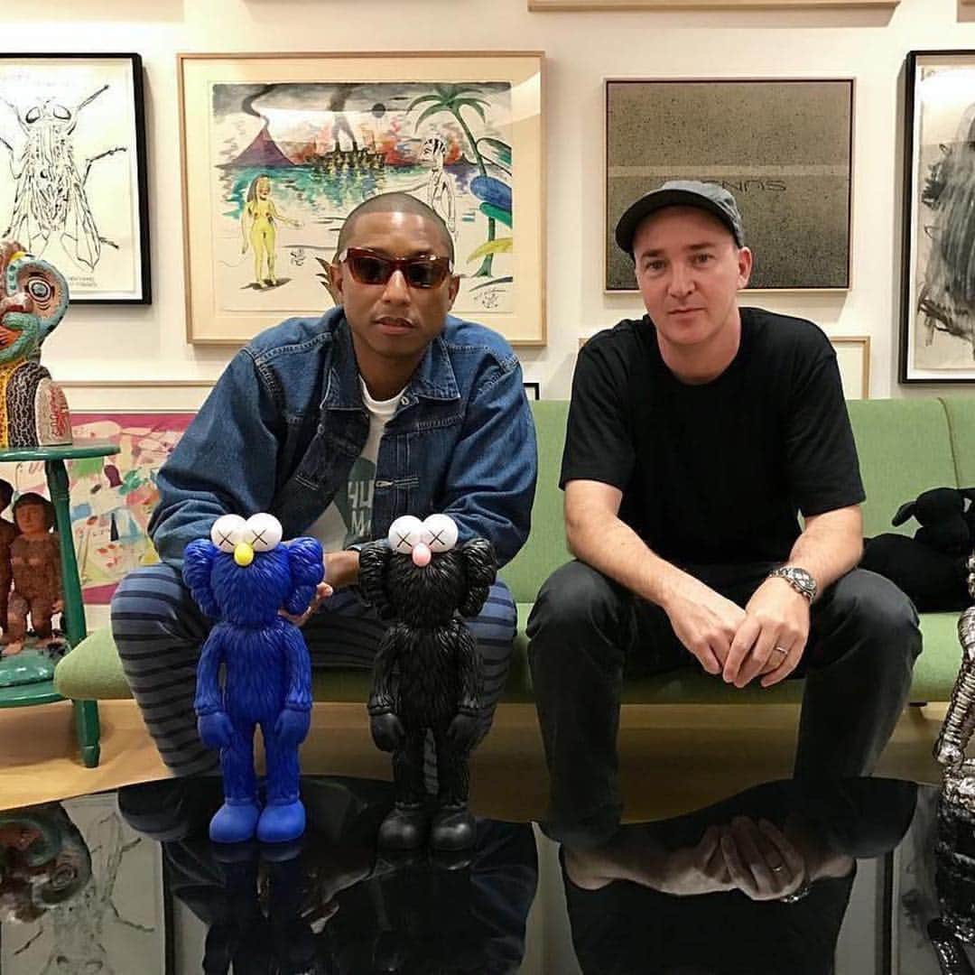 KAWSONEさんのインスタグラム写真 - (KAWSONEInstagram)「Happy Birthday @pharrell ! Is this photo from this week or five years ago? Nobody can tell because you don’t age... 🎂✌️」4月5日 21時58分 - kaws