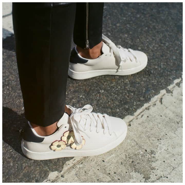 のインスタグラム：「Coach, but make it personal. A dancer. A photographer. A DJ. An artist. A CEO helping combat rare disorders. What do they have in common? They all express their individual style through #CoachCreate, our exclusive customization program. Are you ready to play? Get started through link in bio. #CoachNY」