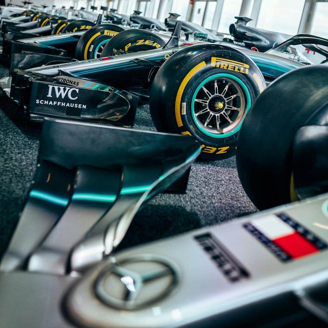 MERCEDES AMG PETRONASさんのインスタグラム写真 - (MERCEDES AMG PETRONASInstagram)「10 modern-day @mercedesbenz @f1 cars lined up in a row 😍 Celebrating 125 Years of Motorsport with @mercedesbenzmuseum at @silverstonecircuit 🙌 #MBClassic • • • #formula1 #formulaone #f1 #mercedes #mercedesamgf1 #mercedesbenz」4月5日 20時27分 - mercedesamgf1