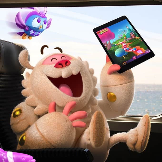Candy Crushさんのインスタグラム写真 - (Candy CrushInstagram)「Yeti plays Candy Crush Friends whilst on his travels through Candy Kingdom. LIKE if you play whilst you're traveling too! #CandyCrushFriends 🚂🍬❤」4月5日 20時28分 - candycrushsaga